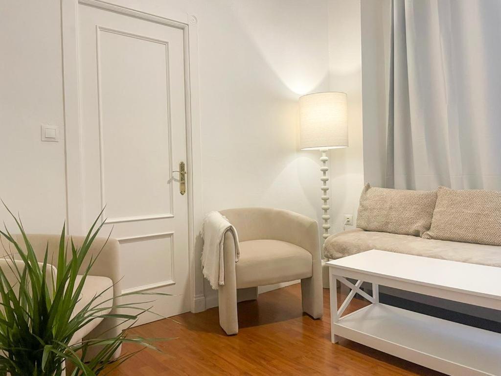 Apartamentos Malaga Centro Bagian luar foto