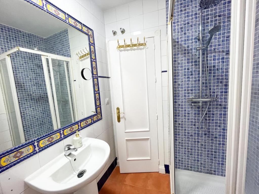 Apartamentos Malaga Centro Bagian luar foto